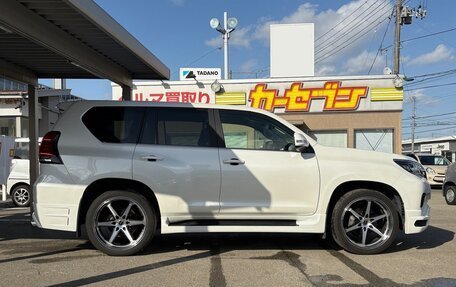 Toyota Land Cruiser Prado 150 рестайлинг 2, 2022 год, 3 656 000 рублей, 2 фотография