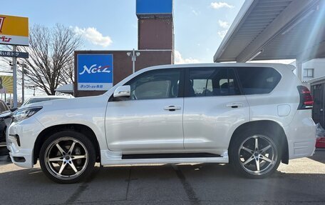 Toyota Land Cruiser Prado 150 рестайлинг 2, 2022 год, 3 656 000 рублей, 6 фотография