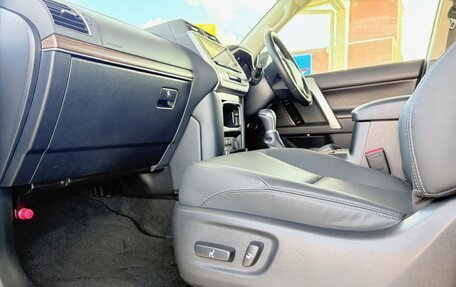 Toyota Land Cruiser Prado 150 рестайлинг 2, 2022 год, 3 656 000 рублей, 18 фотография