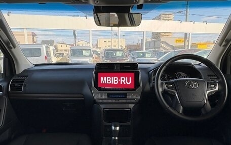Toyota Land Cruiser Prado 150 рестайлинг 2, 2022 год, 3 656 000 рублей, 9 фотография