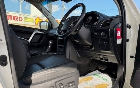 Toyota Land Cruiser Prado 150 рестайлинг 2, 2022 год, 3 656 000 рублей, 10 фотография