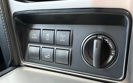 Toyota Land Cruiser Prado 150 рестайлинг 2, 2022 год, 3 656 000 рублей, 27 фотография