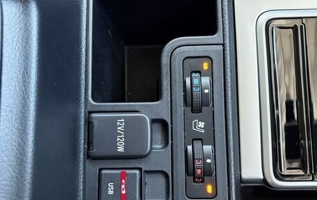 Toyota Land Cruiser Prado 150 рестайлинг 2, 2022 год, 3 656 000 рублей, 26 фотография