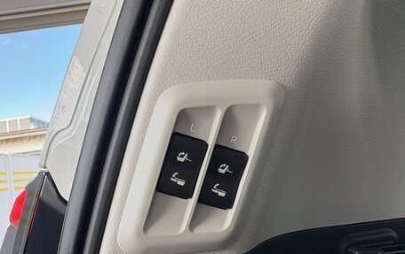 Toyota Land Cruiser Prado 150 рестайлинг 2, 2022 год, 3 656 000 рублей, 38 фотография