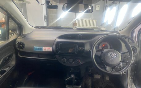 Toyota Vitz, 2019 год, 1 300 000 рублей, 14 фотография