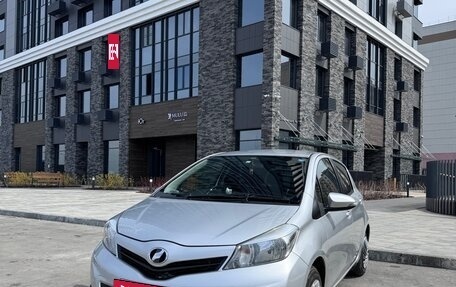 Toyota Vitz, 2013 год, 650 000 рублей, 2 фотография