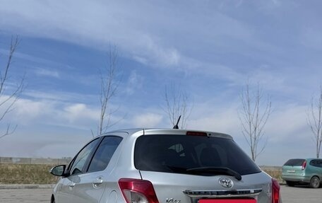 Toyota Vitz, 2013 год, 650 000 рублей, 3 фотография