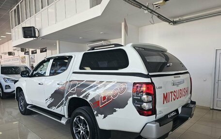 Mitsubishi L200 IV рестайлинг, 2022 год, 3 770 000 рублей, 6 фотография