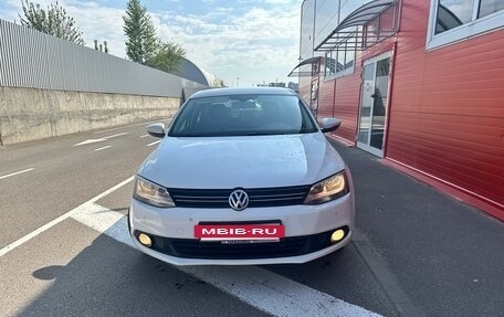 Volkswagen Jetta VI, 2013 год, 989 000 рублей, 2 фотография