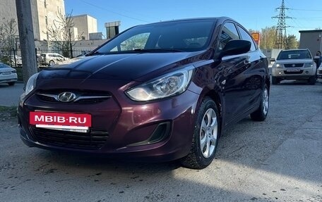 Hyundai Solaris II рестайлинг, 2013 год, 1 100 000 рублей, 14 фотография
