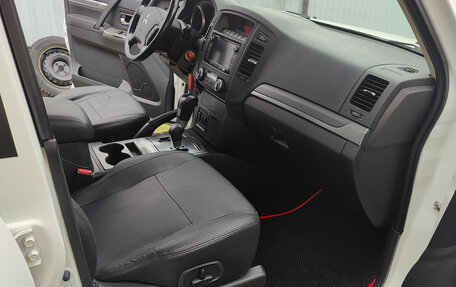 Mitsubishi Pajero IV, 2014 год, 2 550 000 рублей, 8 фотография