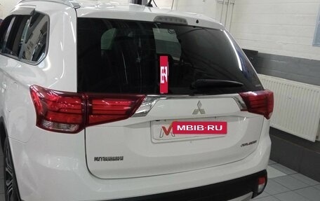 Mitsubishi Outlander III рестайлинг 3, 2016 год, 1 938 000 рублей, 4 фотография