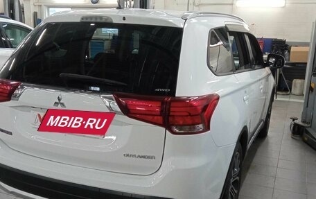 Mitsubishi Outlander III рестайлинг 3, 2016 год, 1 938 000 рублей, 3 фотография