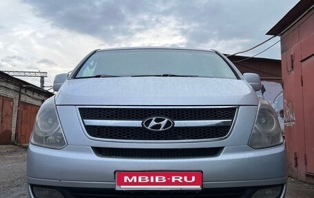 Hyundai Grand Starex Grand Starex I рестайлинг 2, 2010 год, 1 650 000 рублей, 2 фотография