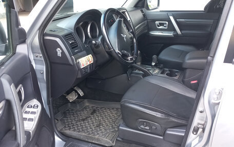 Mitsubishi Pajero IV, 2011 год, 2 100 000 рублей, 15 фотография