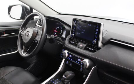 Toyota RAV4, 2019 год, 3 180 000 рублей, 7 фотография