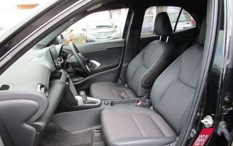 Toyota Yaris Cross, 2022 год, 1 311 000 рублей, 11 фотография