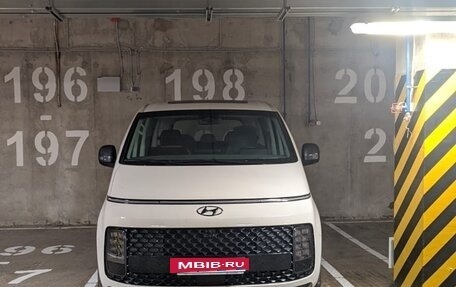 Hyundai Staria, 2023 год, 5 690 000 рублей, 2 фотография