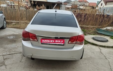 Chevrolet Cruze II, 2010 год, 550 000 рублей, 3 фотография