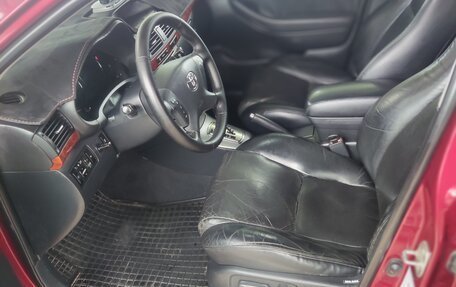 Toyota Avensis III рестайлинг, 2005 год, 850 000 рублей, 23 фотография