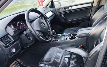 Volkswagen Touareg III, 2011 год, 1 900 000 рублей, 14 фотография