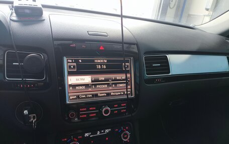 Volkswagen Touareg III, 2011 год, 1 900 000 рублей, 20 фотография