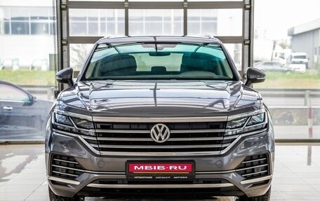 Volkswagen Touareg III, 2019 год, 4 358 000 рублей, 2 фотография