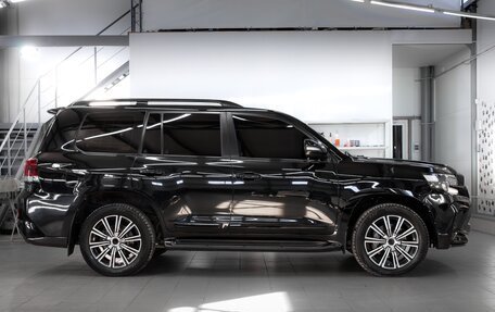 Toyota Land Cruiser 200, 2018 год, 8 700 000 рублей, 2 фотография
