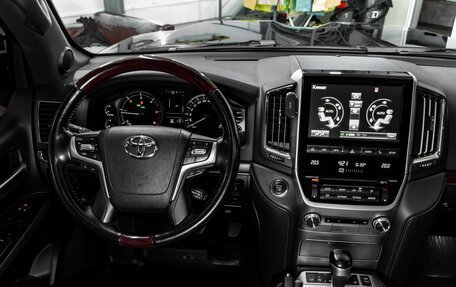 Toyota Land Cruiser 200, 2018 год, 8 700 000 рублей, 9 фотография