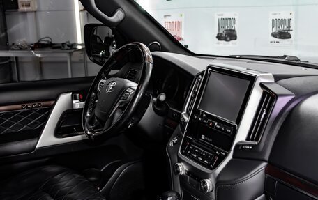 Toyota Land Cruiser 200, 2018 год, 8 700 000 рублей, 20 фотография