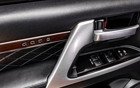 Toyota Land Cruiser 200, 2018 год, 8 700 000 рублей, 24 фотография