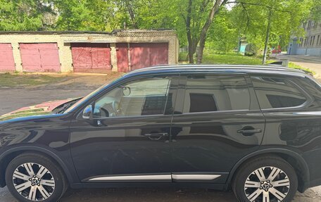 Mitsubishi Outlander III рестайлинг 3, 2019 год, 2 190 000 рублей, 4 фотография