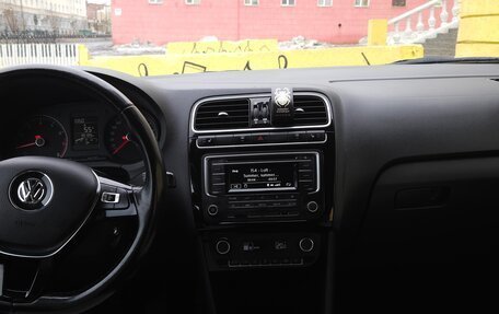 Volkswagen Polo VI (EU Market), 2017 год, 1 300 000 рублей, 6 фотография