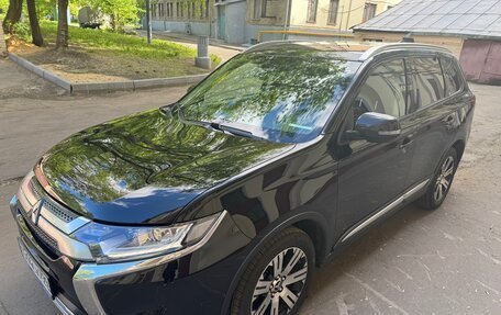 Mitsubishi Outlander III рестайлинг 3, 2019 год, 2 190 000 рублей, 3 фотография