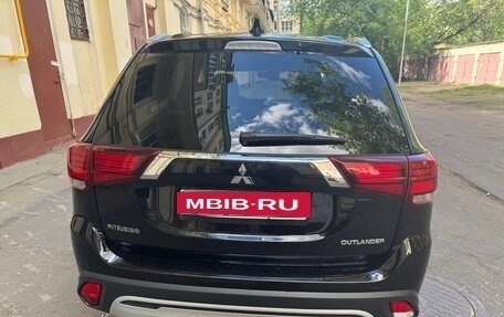 Mitsubishi Outlander III рестайлинг 3, 2019 год, 2 190 000 рублей, 6 фотография