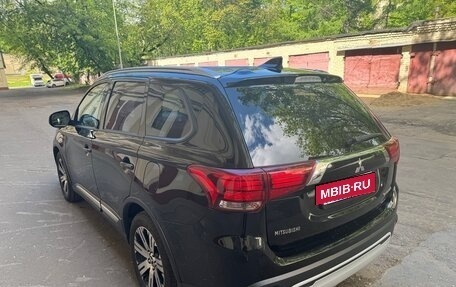Mitsubishi Outlander III рестайлинг 3, 2019 год, 2 190 000 рублей, 5 фотография