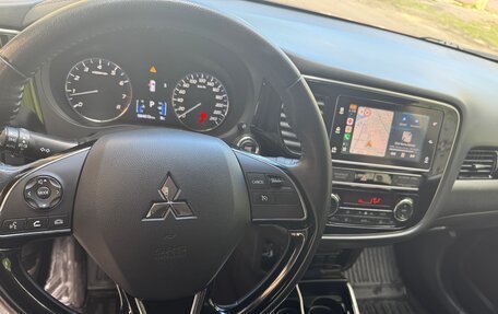 Mitsubishi Outlander III рестайлинг 3, 2019 год, 2 190 000 рублей, 13 фотография