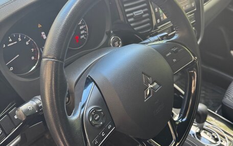 Mitsubishi Outlander III рестайлинг 3, 2019 год, 2 190 000 рублей, 11 фотография