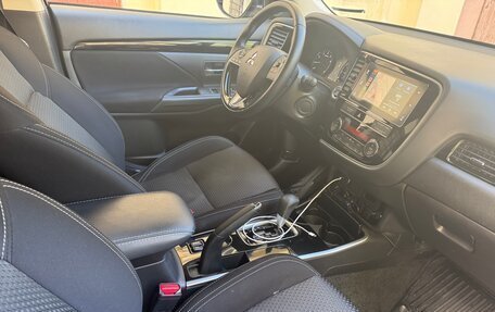 Mitsubishi Outlander III рестайлинг 3, 2019 год, 2 190 000 рублей, 10 фотография