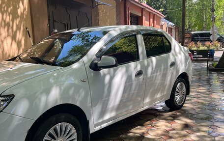 Renault Logan II, 2017 год, 600 000 рублей, 2 фотография