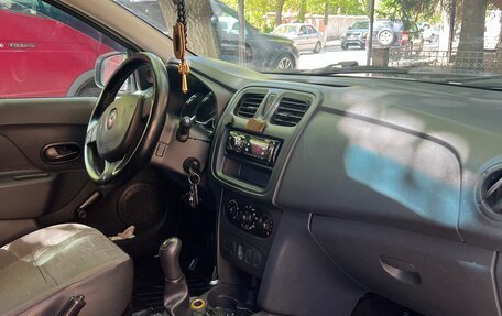 Renault Logan II, 2017 год, 600 000 рублей, 8 фотография