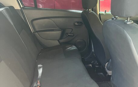Renault Logan II, 2017 год, 600 000 рублей, 7 фотография