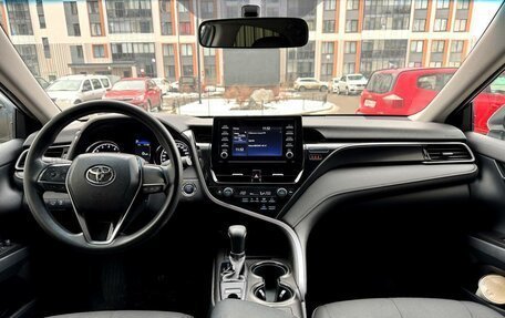 Toyota Camry, 2022 год, 2 400 000 рублей, 6 фотография