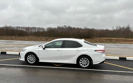 Toyota Camry, 2022 год, 2 400 000 рублей, 5 фотография