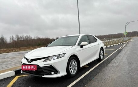 Toyota Camry, 2022 год, 2 400 000 рублей, 4 фотография