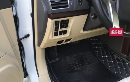 Toyota Land Cruiser Prado 150 рестайлинг 2, 2014 год, 3 570 000 рублей, 9 фотография