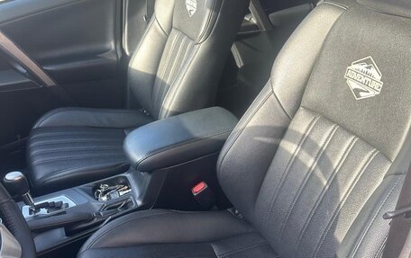 Toyota RAV4, 2017 год, 2 950 000 рублей, 6 фотография