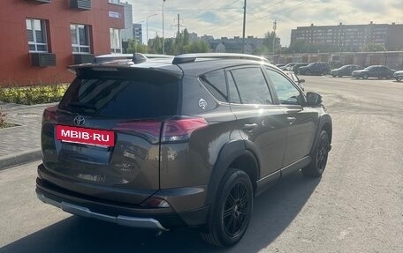Toyota RAV4, 2017 год, 2 950 000 рублей, 2 фотография