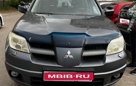Mitsubishi Outlander III рестайлинг 3, 2006 год, 750 000 рублей, 10 фотография