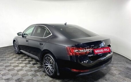 Skoda Superb III рестайлинг, 2018 год, 2 390 000 рублей, 7 фотография